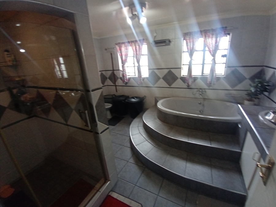6 Bedroom Property for Sale in Winchester Hills Gauteng