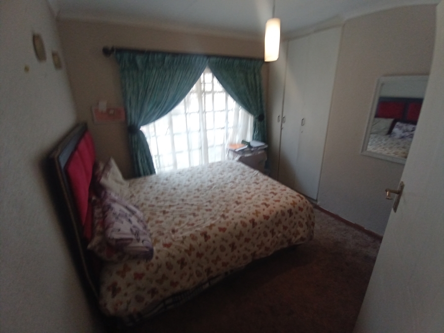 6 Bedroom Property for Sale in Winchester Hills Gauteng