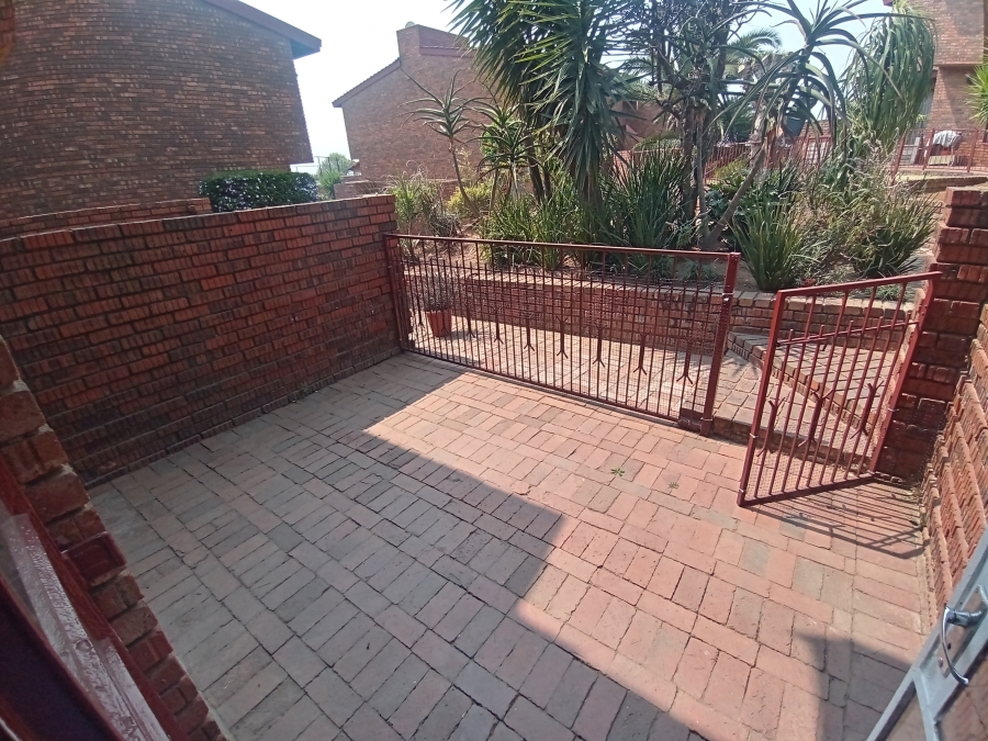 2 Bedroom Property for Sale in The Hill Gauteng