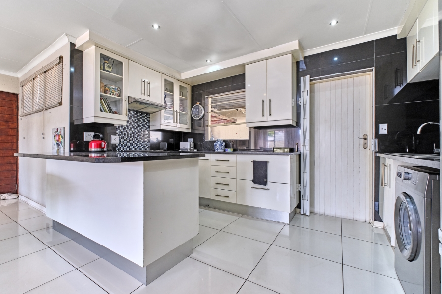 2 Bedroom Property for Sale in Morningside Gauteng
