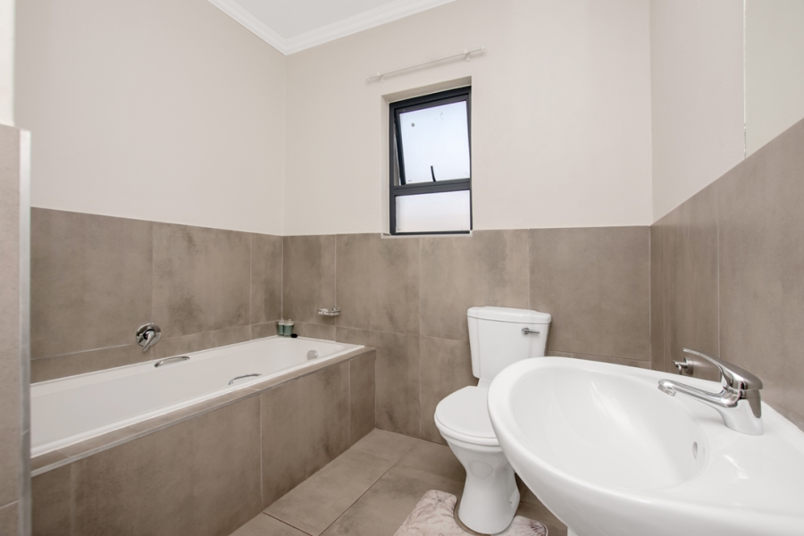 3 Bedroom Property for Sale in Witpoortjie AH Gauteng