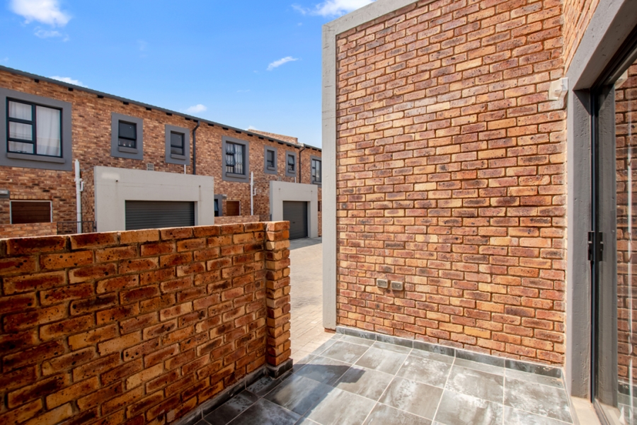 3 Bedroom Property for Sale in Witpoortjie AH Gauteng