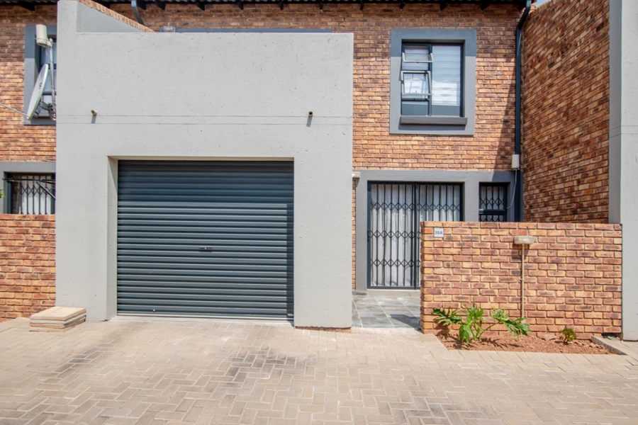 3 Bedroom Property for Sale in Witpoortjie AH Gauteng