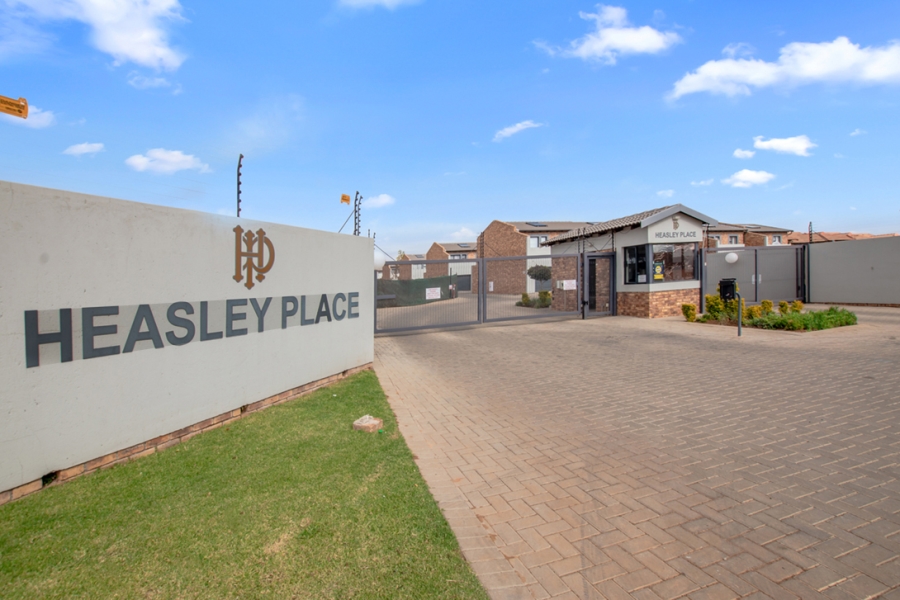 3 Bedroom Property for Sale in Witpoortjie AH Gauteng