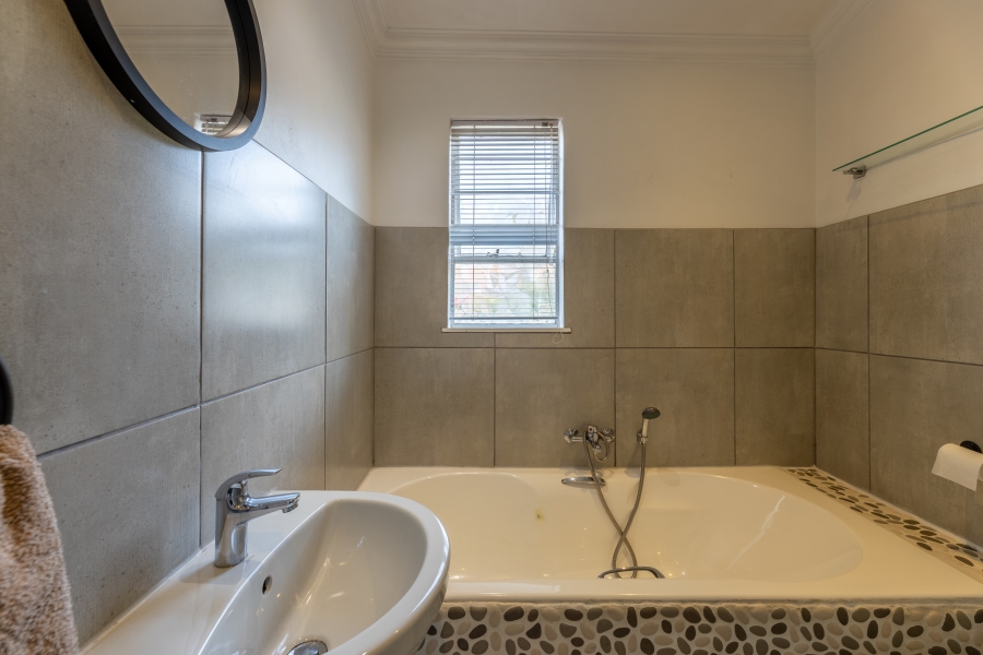 2 Bedroom Property for Sale in Magaliessig Gauteng