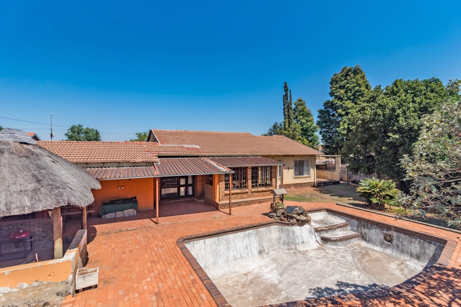 3 Bedroom Property for Sale in Wilro Park Gauteng