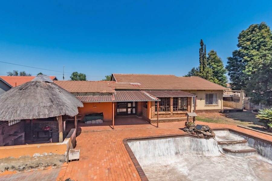 3 Bedroom Property for Sale in Wilro Park Gauteng