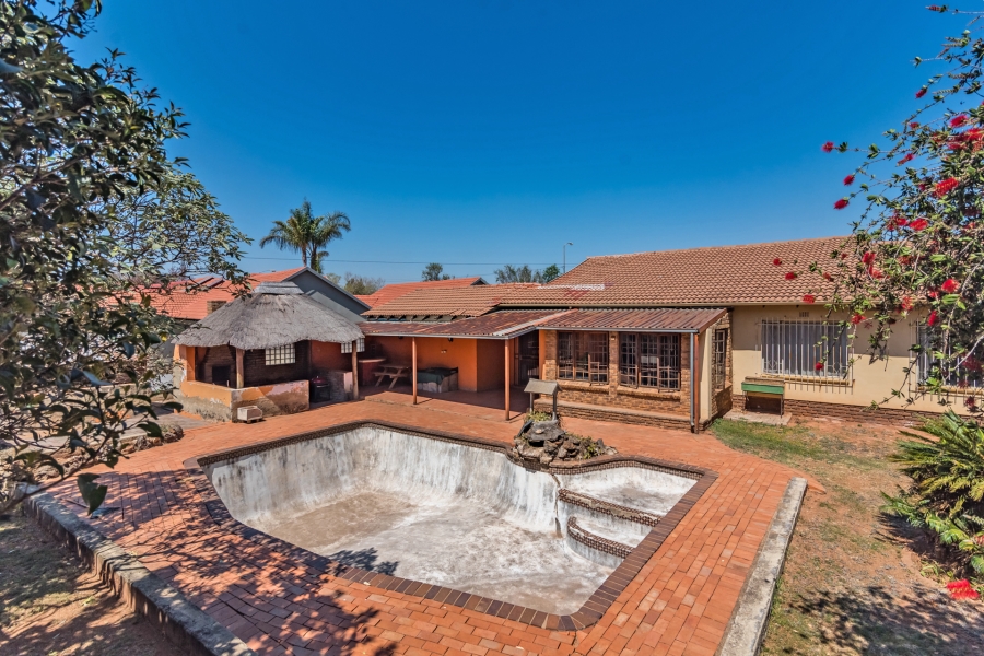 3 Bedroom Property for Sale in Wilro Park Gauteng