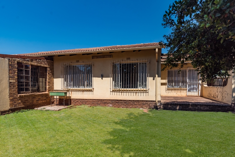 3 Bedroom Property for Sale in Wilro Park Gauteng