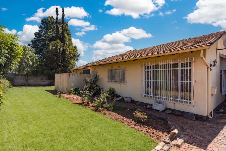 3 Bedroom Property for Sale in Wilro Park Gauteng