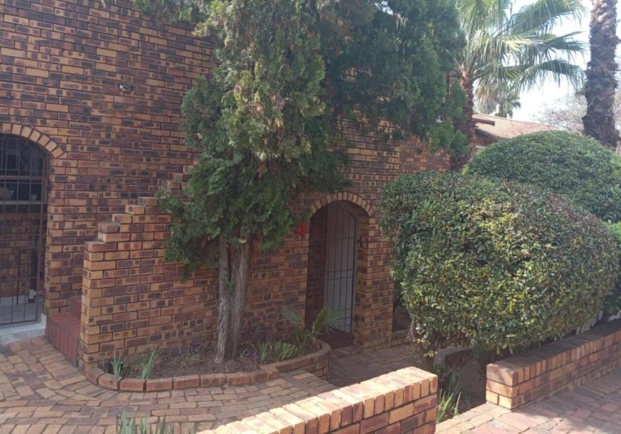 2 Bedroom Property for Sale in Buccleuch Gauteng