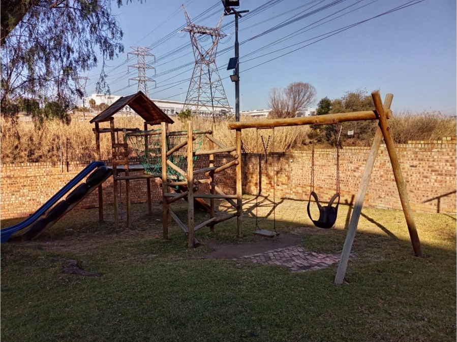 2 Bedroom Property for Sale in Buccleuch Gauteng