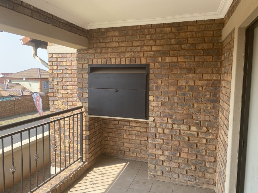 2 Bedroom Property for Sale in Magalieskruin Gauteng