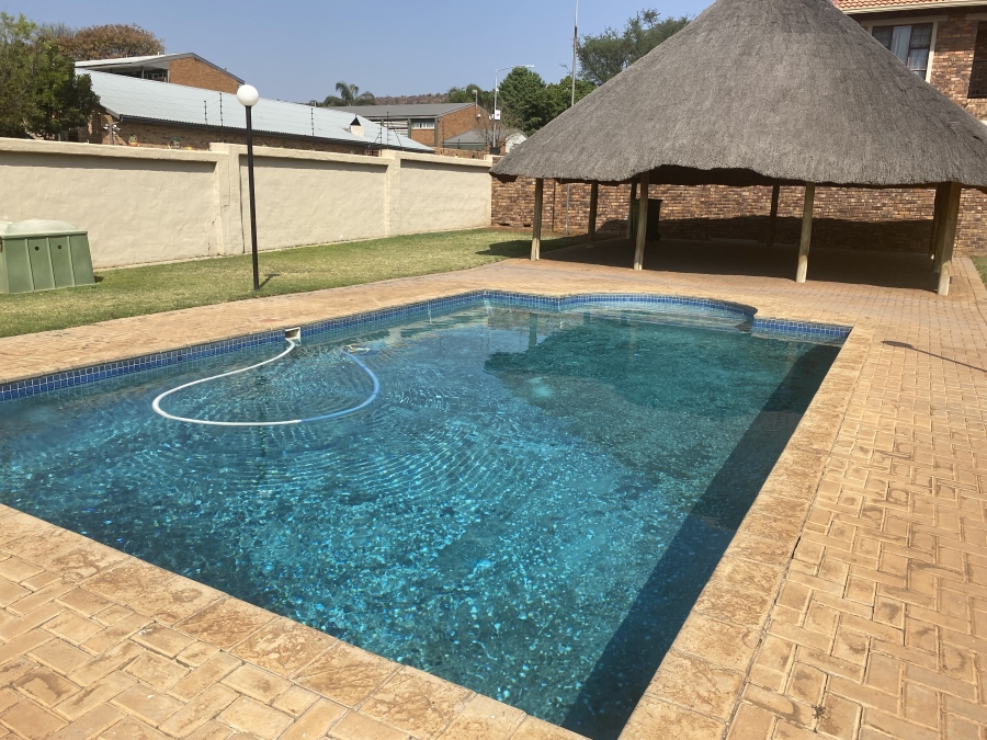 2 Bedroom Property for Sale in Magalieskruin Gauteng
