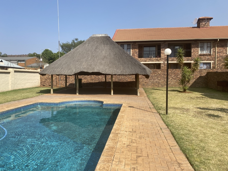 2 Bedroom Property for Sale in Magalieskruin Gauteng