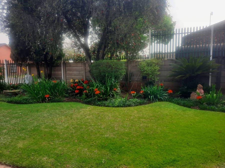 4 Bedroom Property for Sale in Falcon Ridge Gauteng