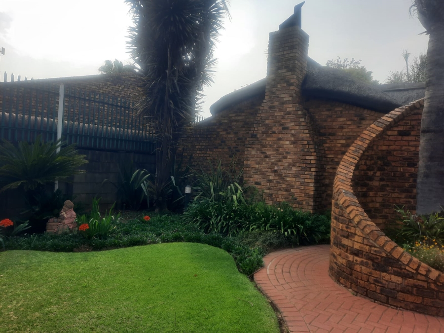 4 Bedroom Property for Sale in Falcon Ridge Gauteng