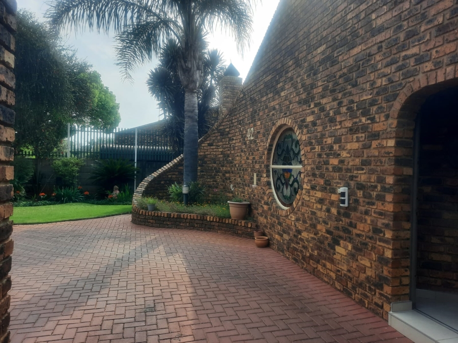 4 Bedroom Property for Sale in Falcon Ridge Gauteng