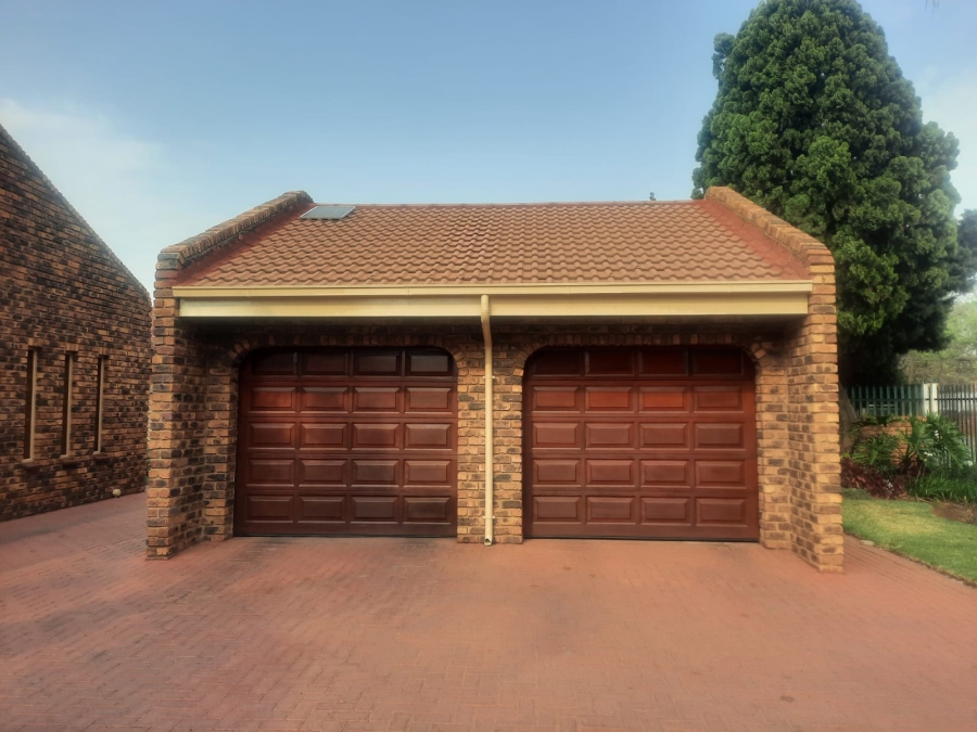 4 Bedroom Property for Sale in Falcon Ridge Gauteng