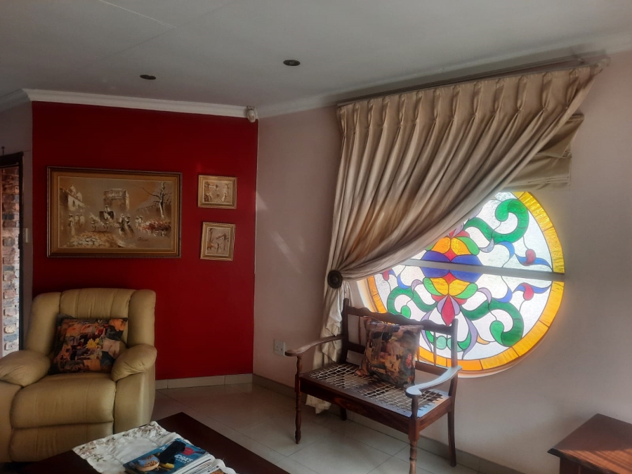 4 Bedroom Property for Sale in Falcon Ridge Gauteng