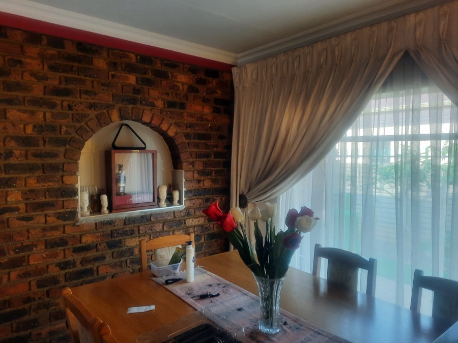 4 Bedroom Property for Sale in Falcon Ridge Gauteng