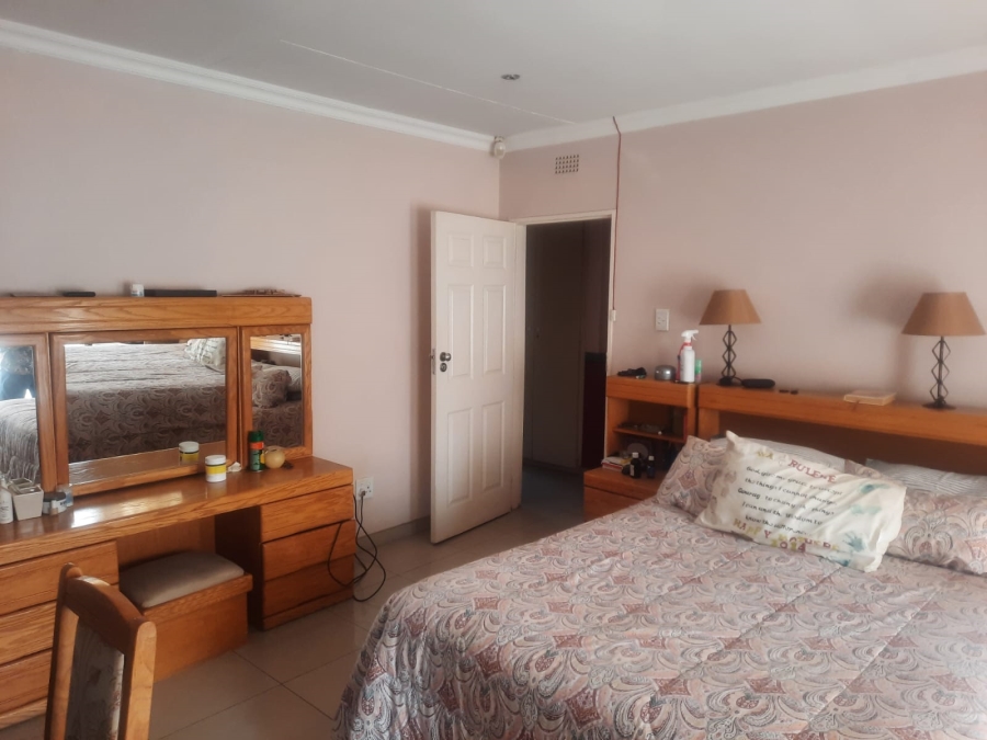 4 Bedroom Property for Sale in Falcon Ridge Gauteng