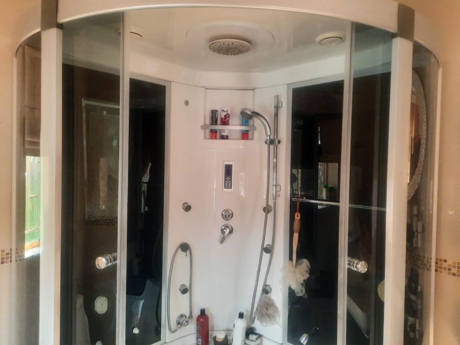 4 Bedroom Property for Sale in Falcon Ridge Gauteng