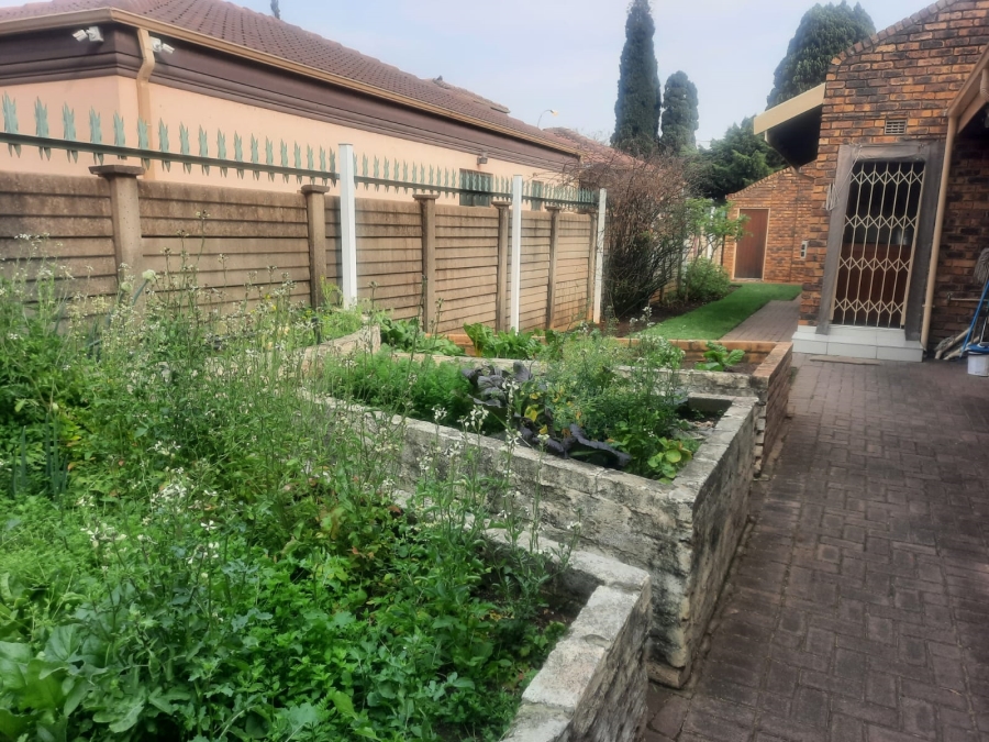 4 Bedroom Property for Sale in Falcon Ridge Gauteng