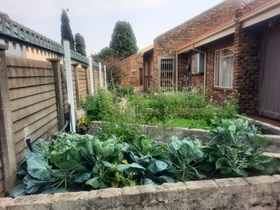 4 Bedroom Property for Sale in Falcon Ridge Gauteng