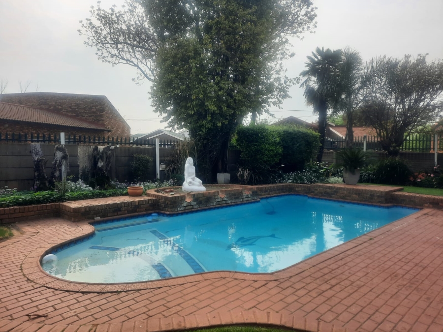 4 Bedroom Property for Sale in Falcon Ridge Gauteng