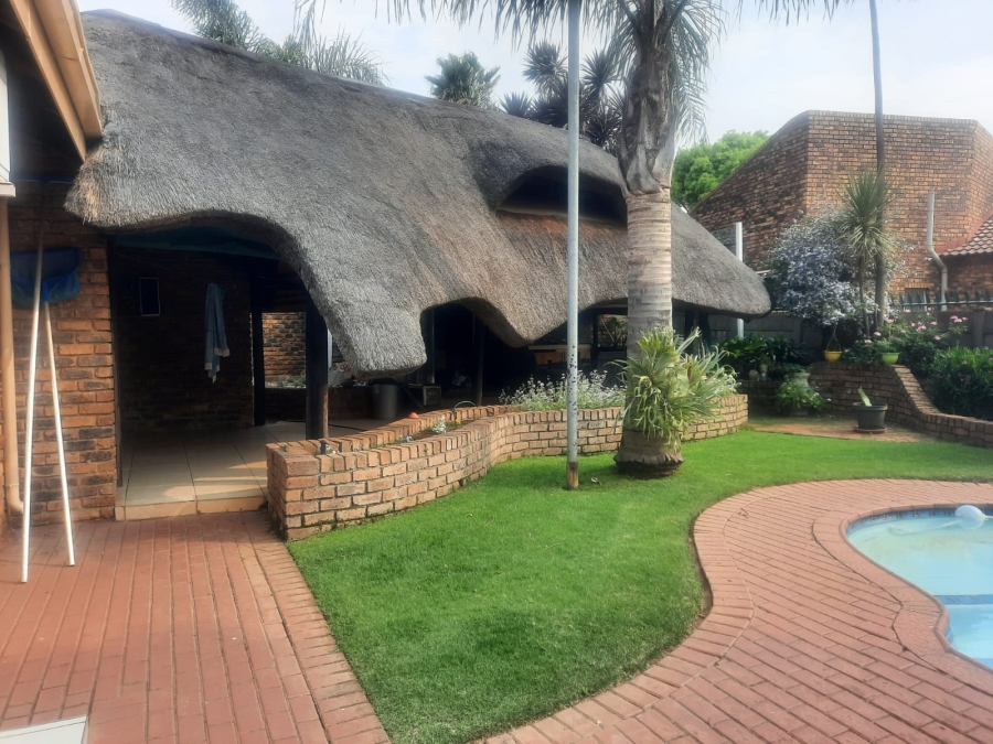 4 Bedroom Property for Sale in Falcon Ridge Gauteng