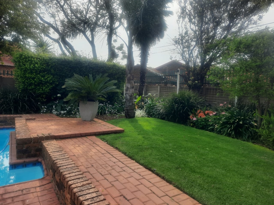 4 Bedroom Property for Sale in Falcon Ridge Gauteng