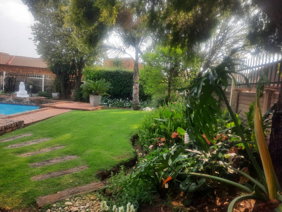 4 Bedroom Property for Sale in Falcon Ridge Gauteng