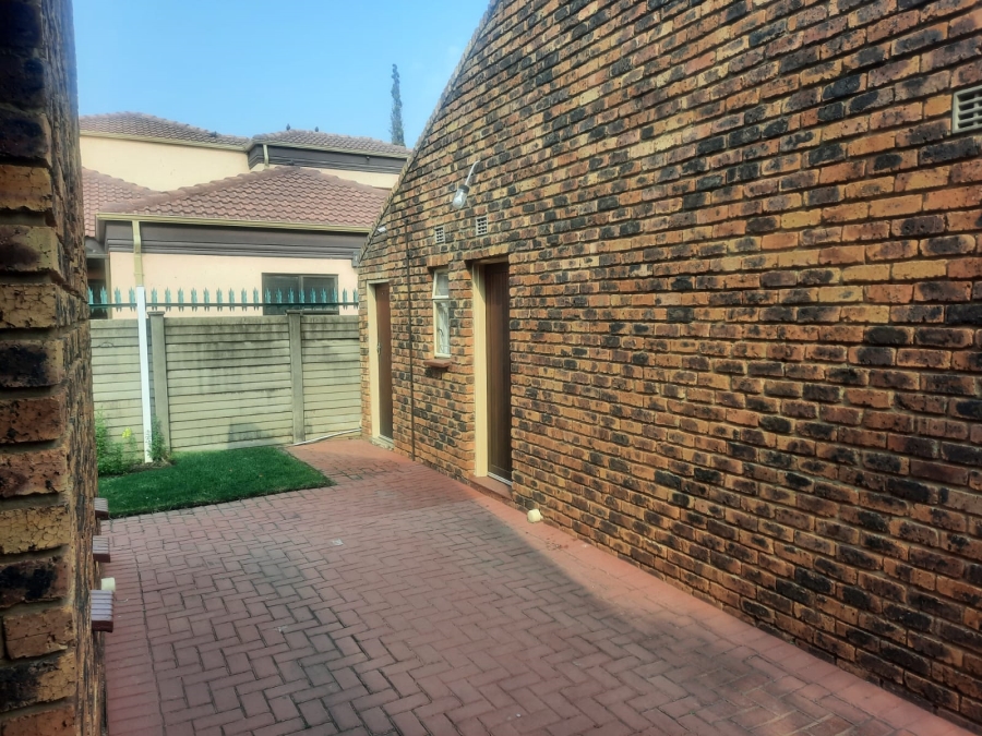 4 Bedroom Property for Sale in Falcon Ridge Gauteng