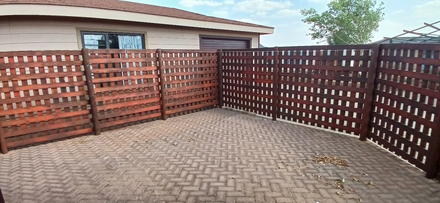 To Let 2 Bedroom Property for Rent in Henley on Klip Gauteng