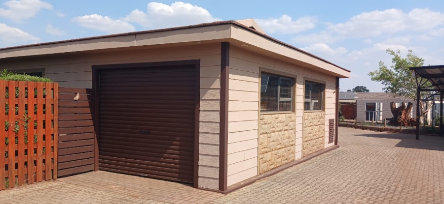 To Let 2 Bedroom Property for Rent in Henley on Klip Gauteng