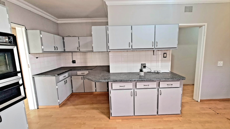 To Let 3 Bedroom Property for Rent in Risiville Gauteng