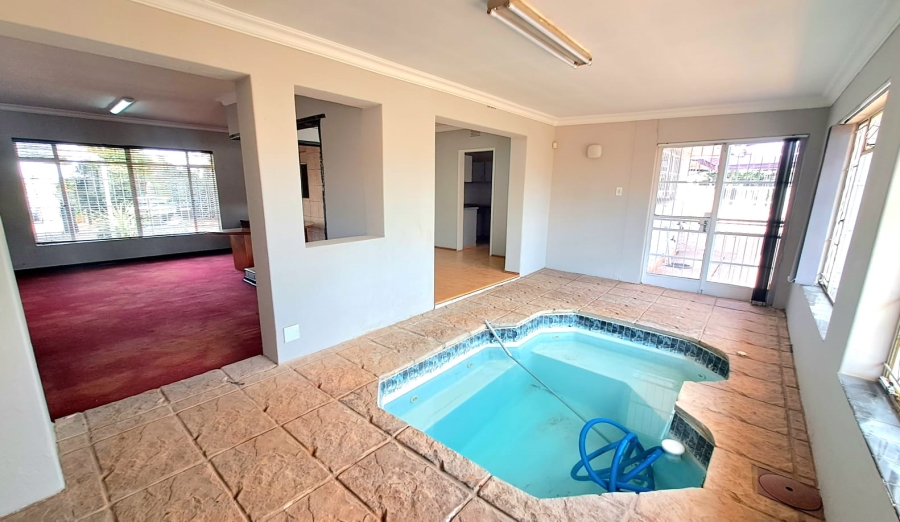 To Let 3 Bedroom Property for Rent in Risiville Gauteng