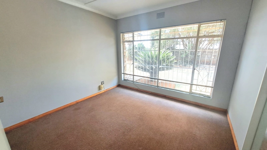 To Let 3 Bedroom Property for Rent in Risiville Gauteng