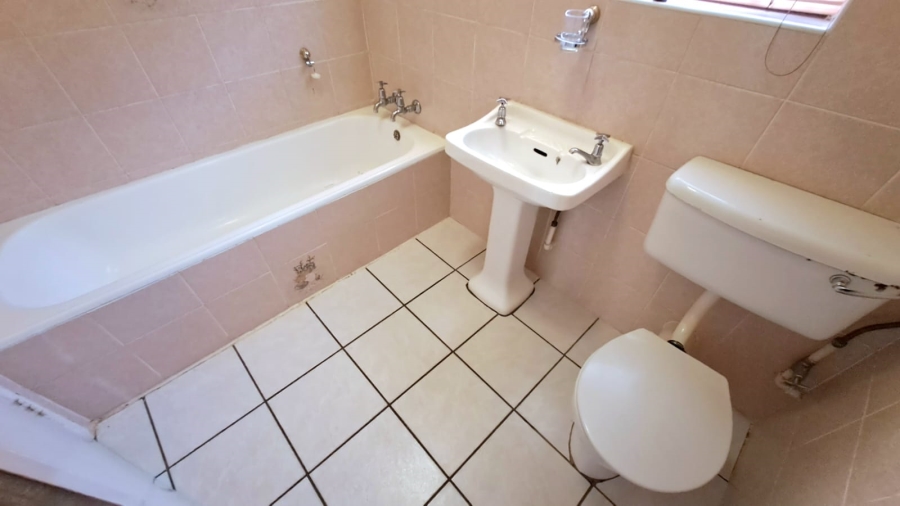 To Let 3 Bedroom Property for Rent in Risiville Gauteng