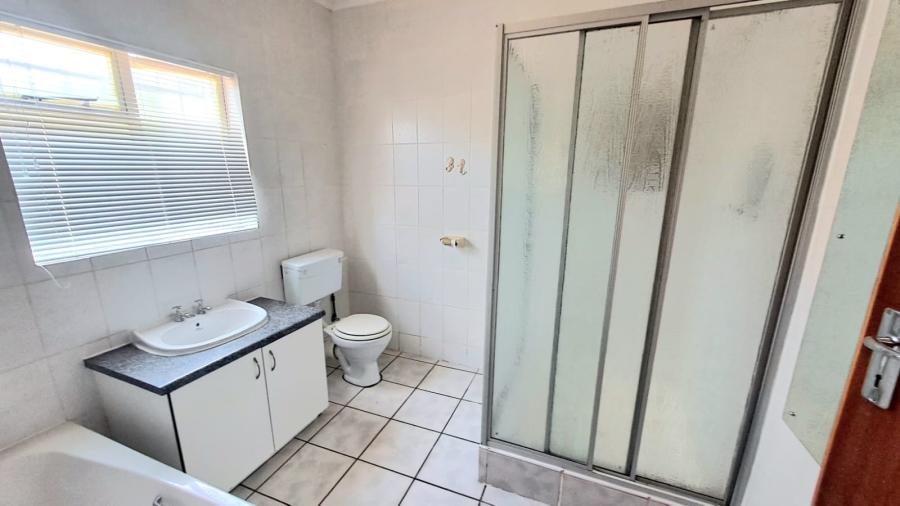 To Let 3 Bedroom Property for Rent in Risiville Gauteng