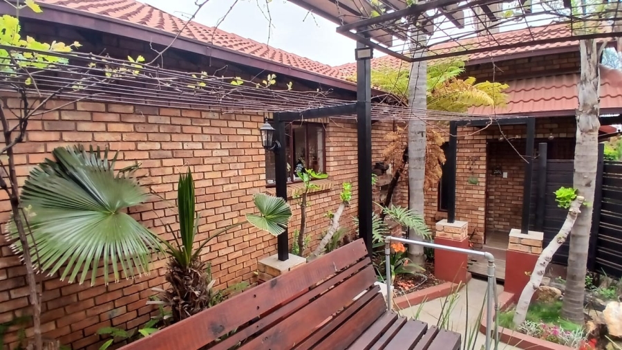 4 Bedroom Property for Sale in Highveld Gauteng