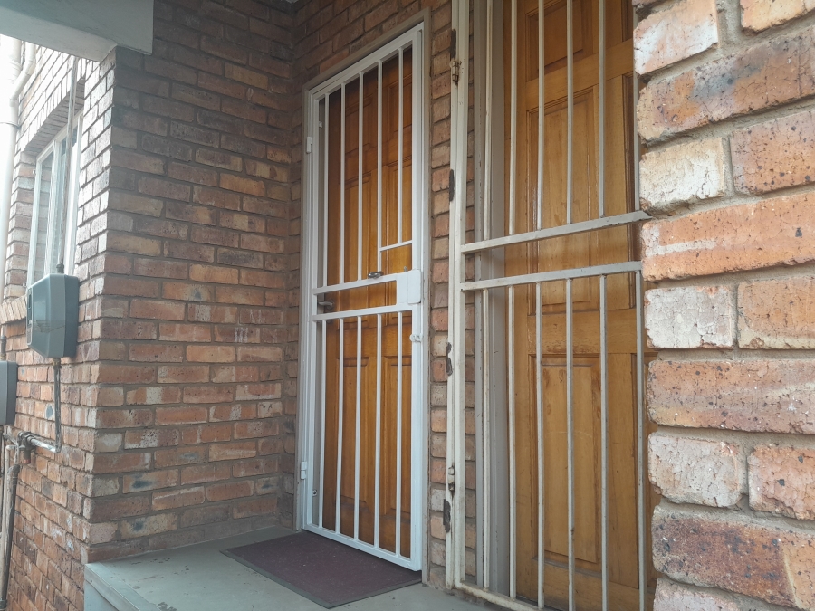 To Let 2 Bedroom Property for Rent in Kibler Park Gauteng