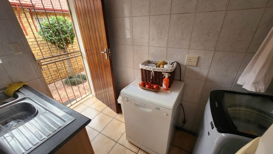 3 Bedroom Property for Sale in Wierdaglen Estate Gauteng