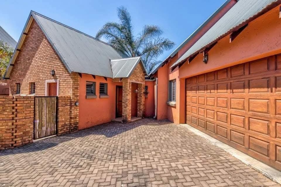 2 Bedroom Property for Sale in Glen Marais Gauteng