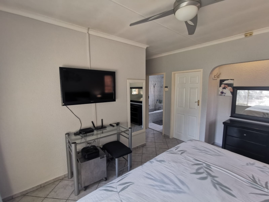 4 Bedroom Property for Sale in Brackenhurst Gauteng