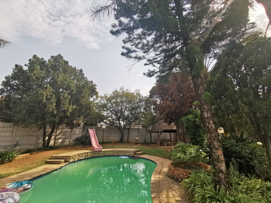 4 Bedroom Property for Sale in Brackenhurst Gauteng
