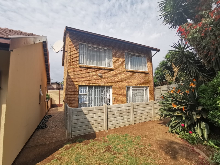 4 Bedroom Property for Sale in Brackenhurst Gauteng