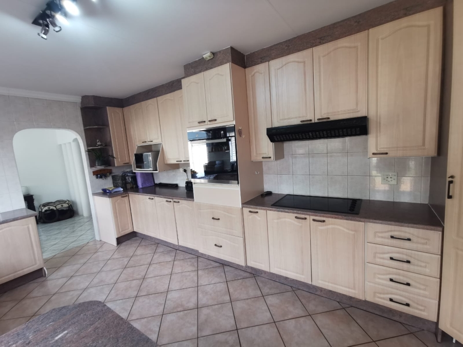 4 Bedroom Property for Sale in Brackenhurst Gauteng