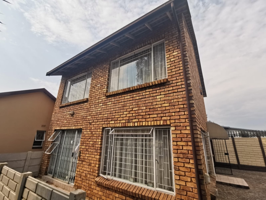 4 Bedroom Property for Sale in Brackenhurst Gauteng